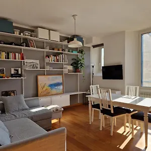 Modern Bright And Appartamento